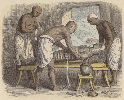 Een mummie inwikkelen in het oude Egypte (gekleurde gravure) door German School