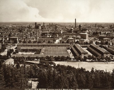 Panorama van de stad Bologna: uitzicht vanaf San Michele in Bosco. door Giacomo Brogi
