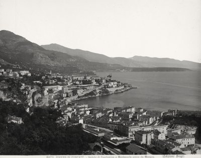 Uitzicht op Condamine en Montecarlo, twee bevolkte steden met uitzicht op zee. De foto is genomen vanuit Monaco door Giacomo Brogi