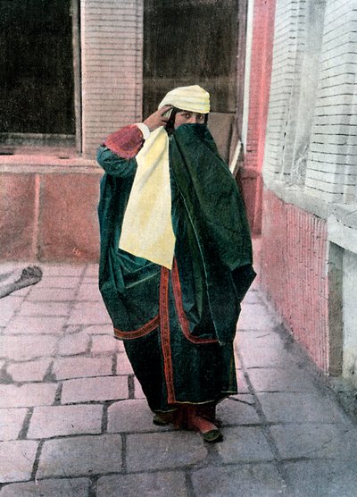 Perzische vrouw in traditionele kleding door Gillot