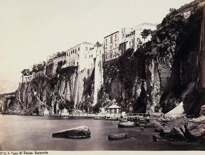 Het huis van Tasso boven de zee van Sorrento door Giorgio Sommer