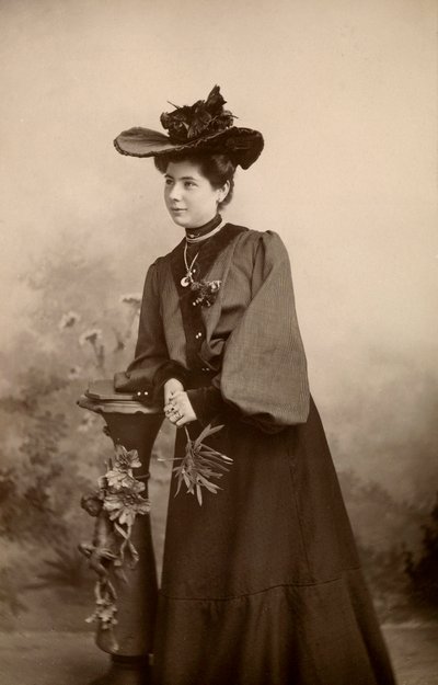 Portret van elegante dame met hoed door Phillipe de Marlier