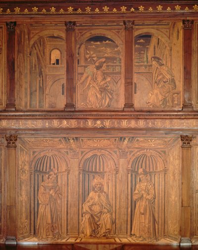 Na restauratie kasten in de Noord-Sacristie (Sacrestia delle Messe) die de Annunciatie en een bisschop op de troon voorstellen door Giuliano da Maiano