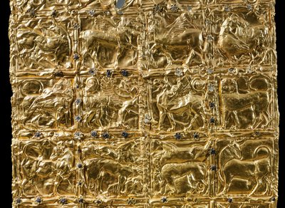 Folie met reliëfdecoratie uit Delphi (goud) (detail) door Greek