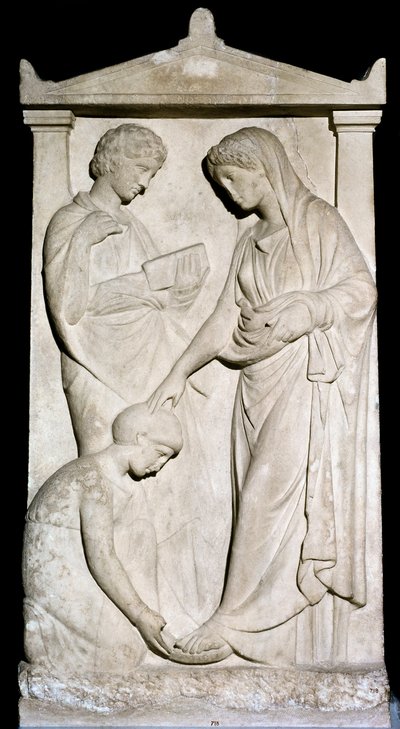 Griekse kunst: Een dienstmeid helpt haar meesteres haar sandaal uit te doen. Marmeren reliëf uit de 4e eeuw v.Chr. Athene, Nationaal Archeologisch Museum door Greek