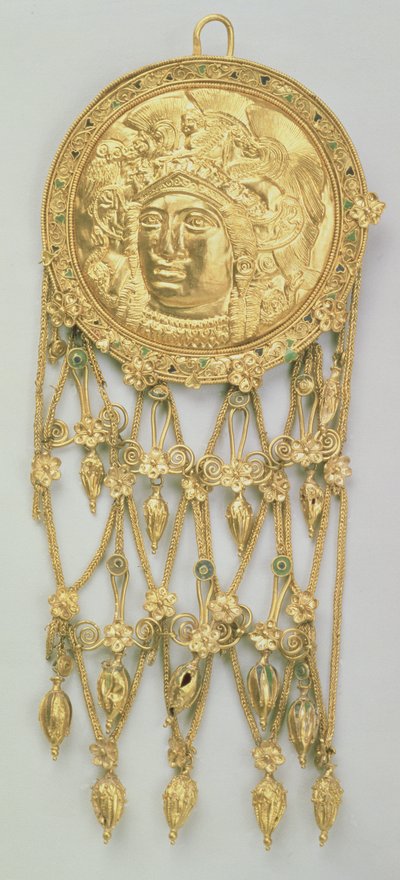 Hanger met het hoofd van Athena Parthenos (goud en email) door Greek School