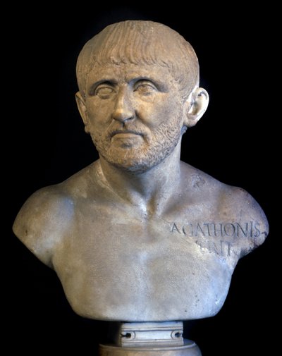 Buste van Agathon van Athene (448-400 v.Chr.), toneelschrijver. door Greek or Roman