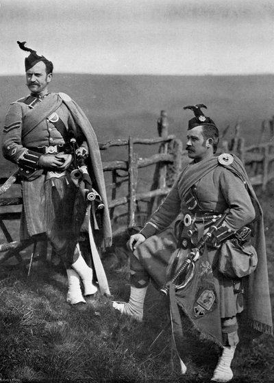Pipe-Major Reith en Corporal-Piper Reith van de London Scottish, 1896 door Gregory and Co