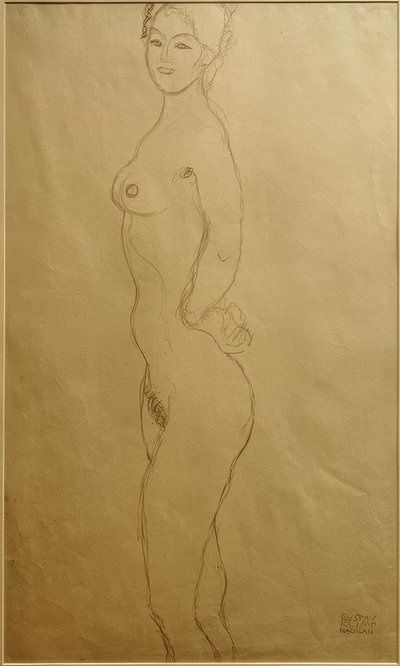 Staande vrouwelijke naakt naar links, de hand in de... door Gustav Klimt