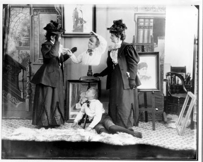 Meervoudige belichting van Hannah Hatherly Maynard en haar kleinzoon Maynard McDonald, ca. 1893 (zwart-wit foto) door Hannah Maynard