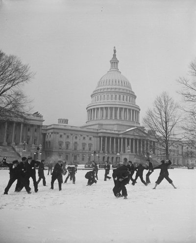 Sneeuwballengevecht voor het Capitool van de VS, Washington, D.C. door Harris & Ewing
