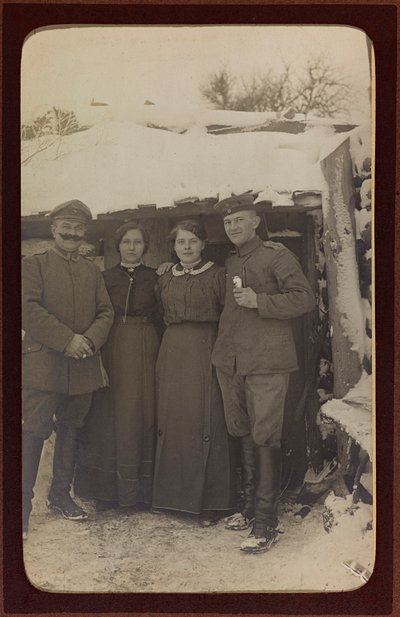 Eerste Wereldoorlog: Oekraïne in de jaren 1914-1916 tijdens de invasie van het Duitse leger. Portret van groep door Heldenfriedhof Dsessentniki (attr. to)