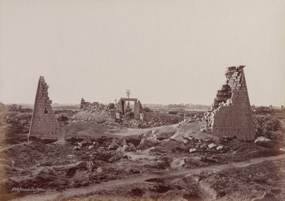 Karnak, De Pylonen van Horus door Henri Béchard