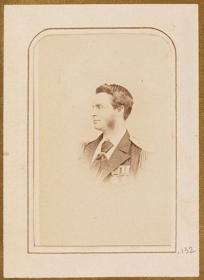 [Portret van een man in militair uniform]. door Henry Maull and Co.