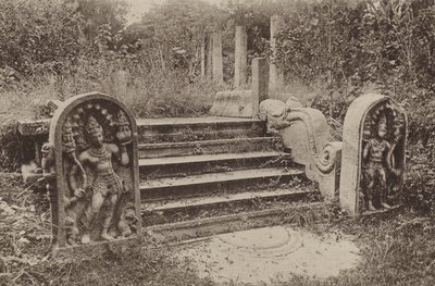 Verwoeste Steden van Ceylon: Maansteen, Bewakersstenen en Trappen door Henry W. Cave