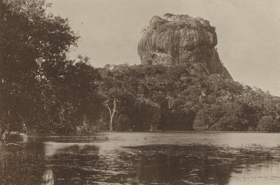 Verwoeste Steden van Ceylon: Sigiri door Henry W. Cave