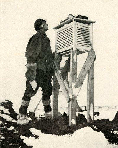 Dr. Wilson Bekijkt de Eerste Stralen van Zonlicht die Worden Opgenomen, ca. 1911, 1913 door Herbert Ponting