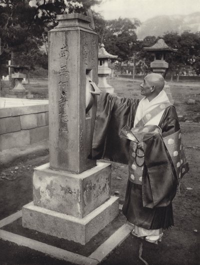 Japan in de jaren 1920: Gebedsmolen en boeddhistische priester door Herbert Ponting