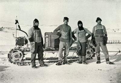 Het motorfeest, van links naar rechts - Lashly, B.C. Day, Luitenant Evans, Hooper, oktober 1911 door Herbert Ponting