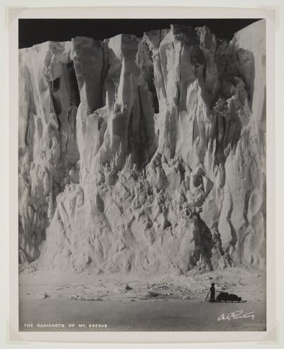 De wallen van Mt. Erebus door Herbert Ponting