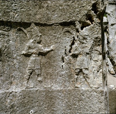 Laag reliëf met twee personages door Hittite