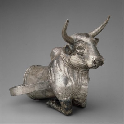 Vaatwerk eindigend in de voorzijde van een stier, ca. 1300 v.Chr. door Hittite
