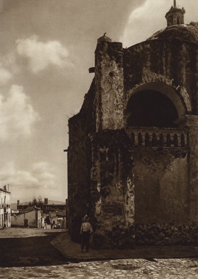 Mexico: Cuernavaca, Gedeeltelijk zicht op de kathedraal (z/w foto) door Hugo Brehme