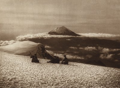 Mexico: Iztaccihuatl met uitzicht vanaf Popocatepetl (z/w foto) door Hugo Brehme