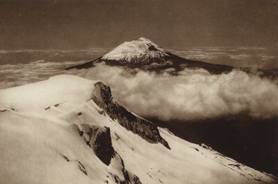 Mexico: Popocatepetl, gezien vanaf de top van Iztaccihuatl (z/w foto) door Hugo Brehme