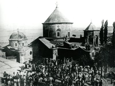 Bedevaart in het Tomarza klooster, ten zuidoosten van Kayseri door Hugo Grothe