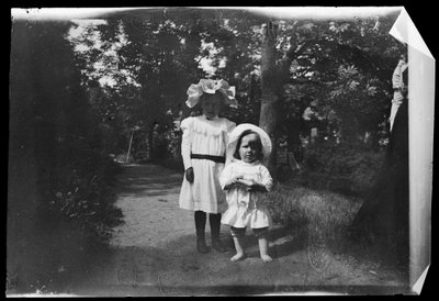 Waarschijnlijk een meisje van de familie Gadd en Tom Simberg door Hugo Simberg