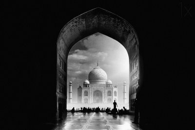 De majestueuze poort van de Taj Mahal door Hussain Buhligaha