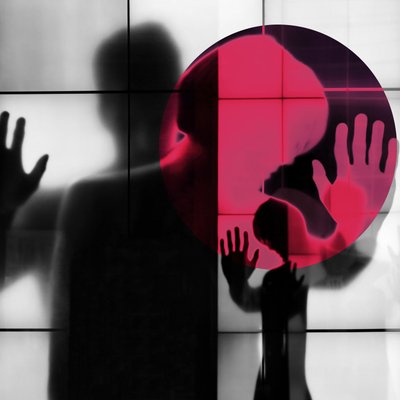Geïsoleerde rode silhouetten door Igor Shrayer