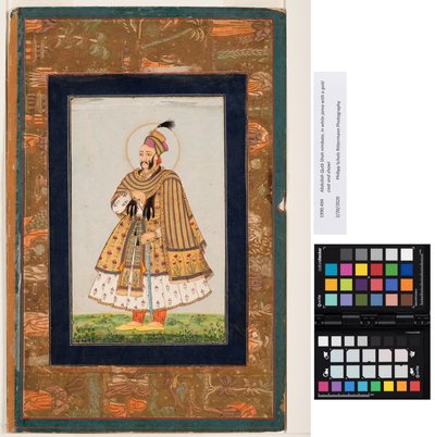 Abdullah Qutb Shah met nimbus, in witte jama met een gouden jas en sjaal, c.1680 door Indian School