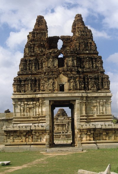 Oostelijke poorttoren van de Vittala-tempel door Indian School