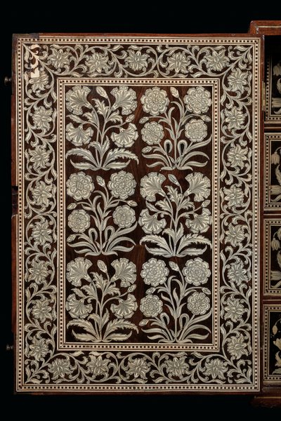 Mughal kabinet, Gujarat of Sindh, West-India door Indian School