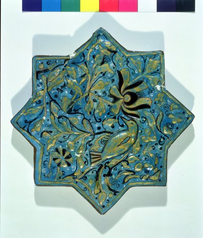 Stervormige tegel met bladgoud in de stijl van Takht-e Solaiman, 13e-14e eeuw door Islamic School
