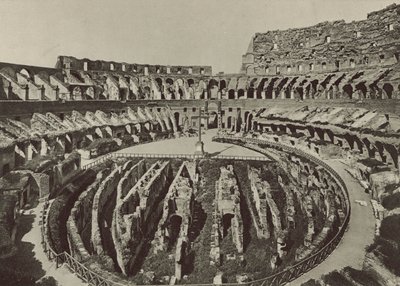 Flavisch Amfitheater of Colosseum met de nieuwe opgravingen door Italian Photographer