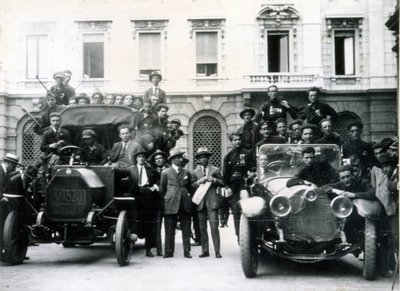 Milaan, 3 en 4 augustus 1922. De reactie van de fascisten op de staking. Actieteams op het Scala-plein. door Italian Photographer