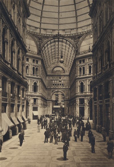 Napels: Interno Galleria Umberto I door Italian Photographer