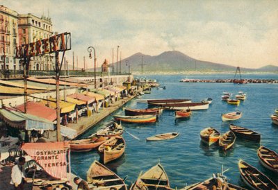 Napoli / Napels: Santa Lucia met de Vesuvius (gekleurde foto) door Italian Photographer