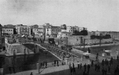 Taranto, draaibrug gesloten en oude stad door Italian Photographer