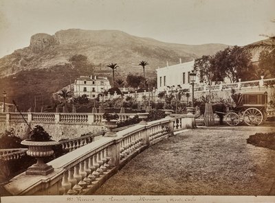 Villa met terrasvormige tuin in Monte Carlo in het Prinsdom Monaco door Italian Photographer