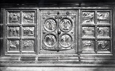Achterkant van het Wulvinius-altaar, geschonken door Angilberto II in 835 door Italian School