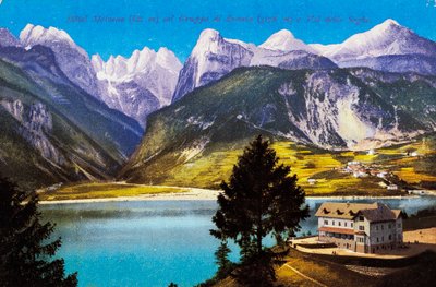 Hotel Molveno met Brenta Groep en Val delle Seghe, ansichtkaart, Trentino-Alto Adige, Italië, 20e eeuw door Italian School