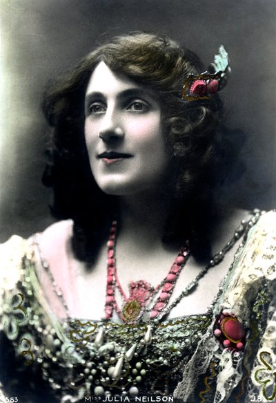 Julia Neilson 1868-1957 door J Beagles and Co.