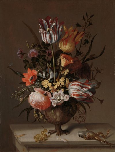 Stilleven met een vaas bloemen en een dode kikker door Jacob Marrel