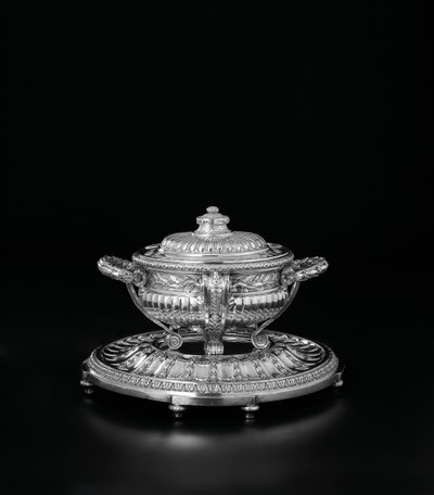 Louis XV soepterrine, deksel en standaard van de Orloff-service door Jacques Nicolas Roettiers