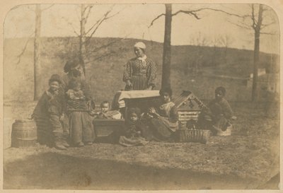 Albumineafdruk van tot slaaf gemaakte vrouwen en hun kinderen nabij Alexandrië..., 2 dec 1861 tot 10 mrt 1862 door James E. Larkin