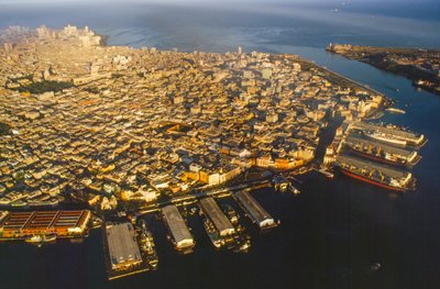 Luchtfoto van Oud Havana, Havana Haven, het Canal del Puerto, de Bahia de la Habana door James L Stanfield